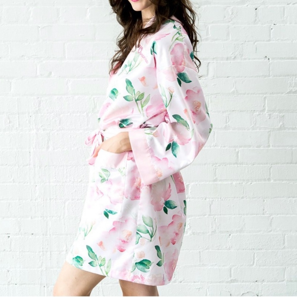 The knot pink floral bridesmaid robe. Nwt